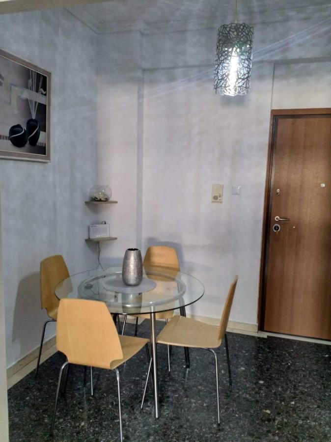 A Convenient Apartment In The Heart Of Athena Bagian luar foto