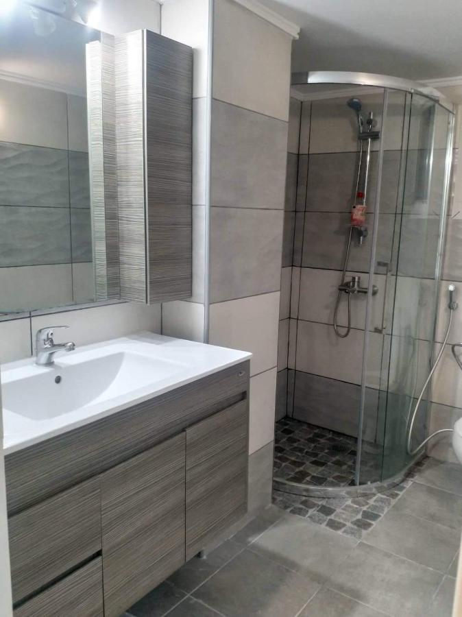 A Convenient Apartment In The Heart Of Athena Bagian luar foto