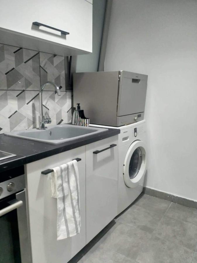 A Convenient Apartment In The Heart Of Athena Bagian luar foto
