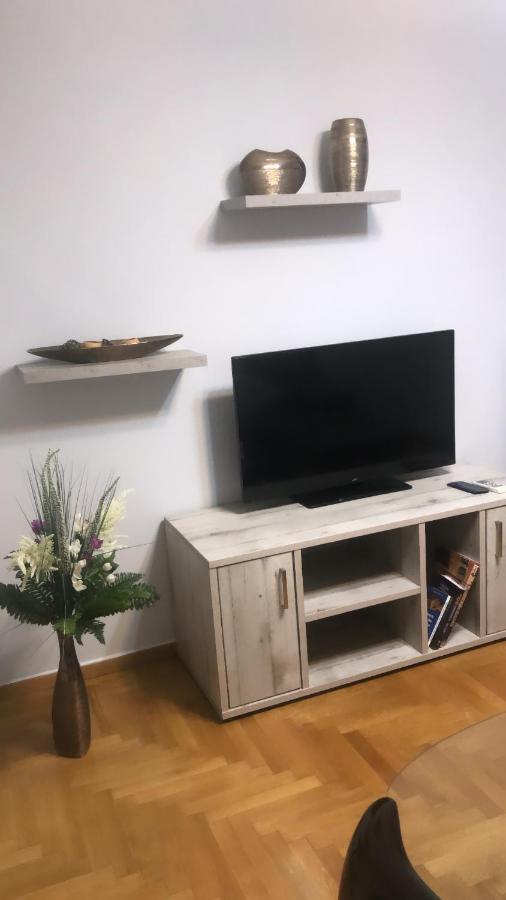 A Convenient Apartment In The Heart Of Athena Bagian luar foto