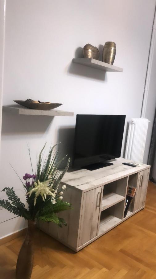 A Convenient Apartment In The Heart Of Athena Bagian luar foto
